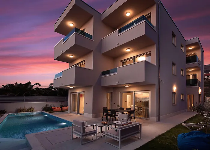 Jacuzzi-Hotel: Luxury Villa Karla